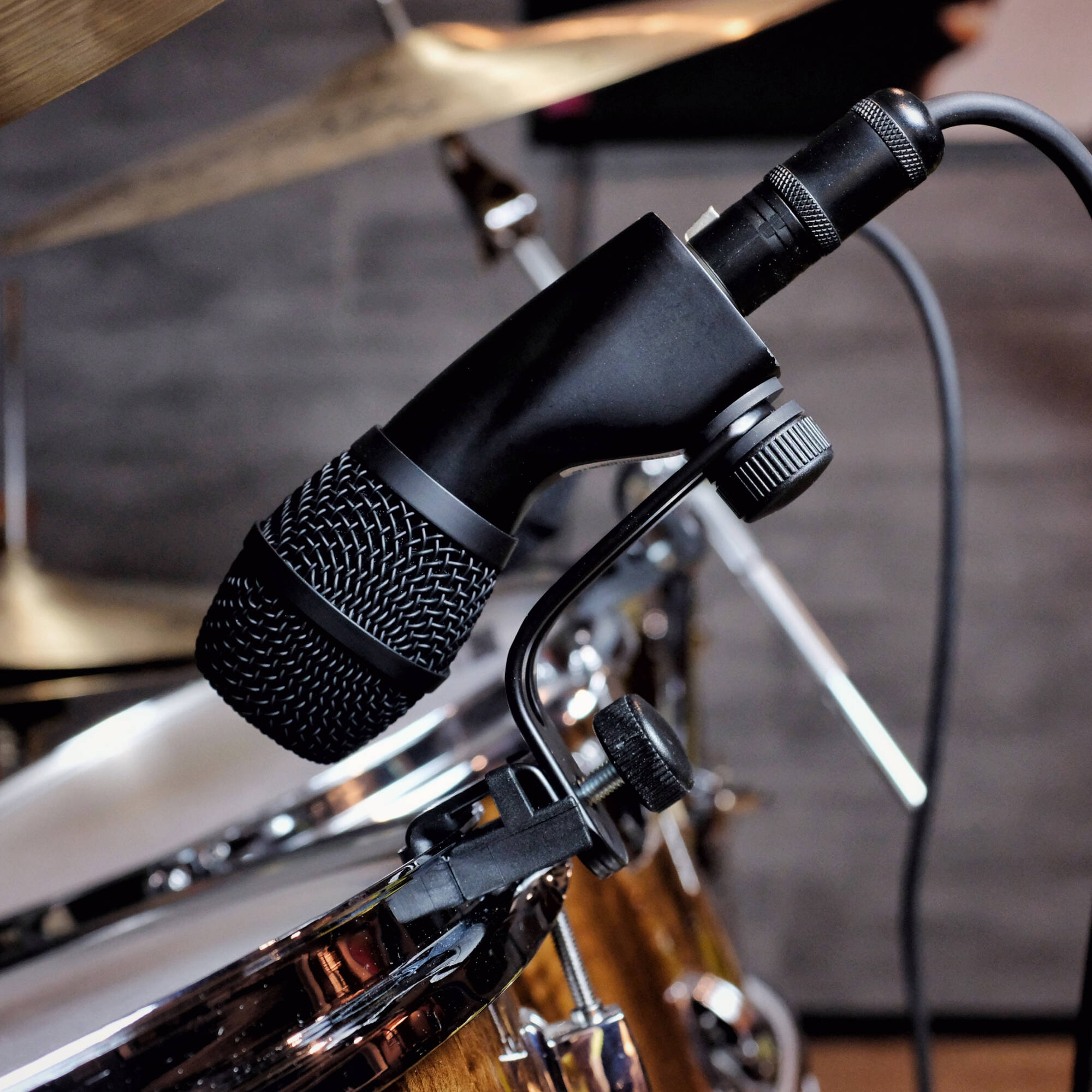 Earthworks DM17 Tom and Snare Drum Microphone